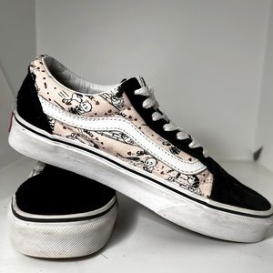 Women’s Van’s Peanuts lo-tops